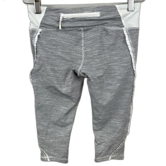 Lululemon Lululemon Run: Fast Free Crop Leggings Size 4 - Picture 2 of 16